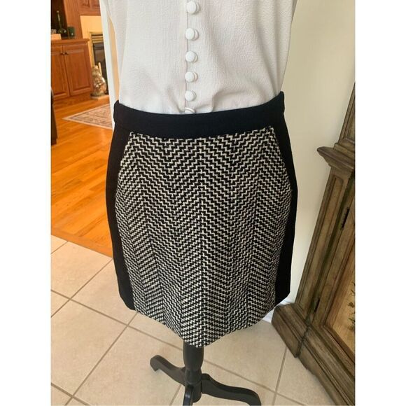 J. Crew Black Ivory Herringbone Zig Zag 100% Wool Mini Skirt - Picture 8 of 8